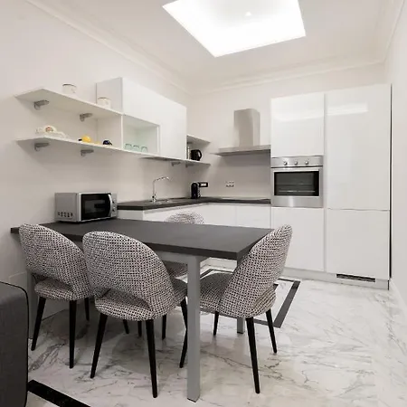 Aurora Luxury Suites *